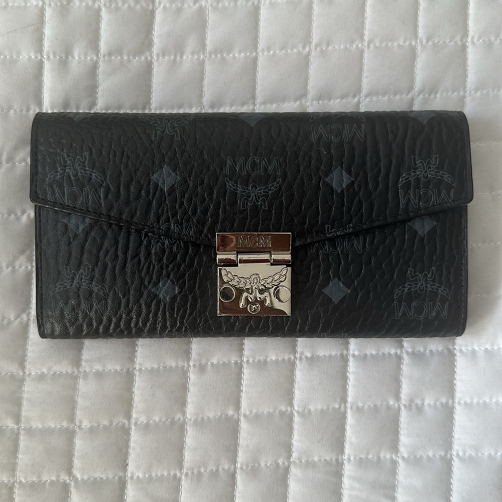 MCM Clutch w/ shoulder chain